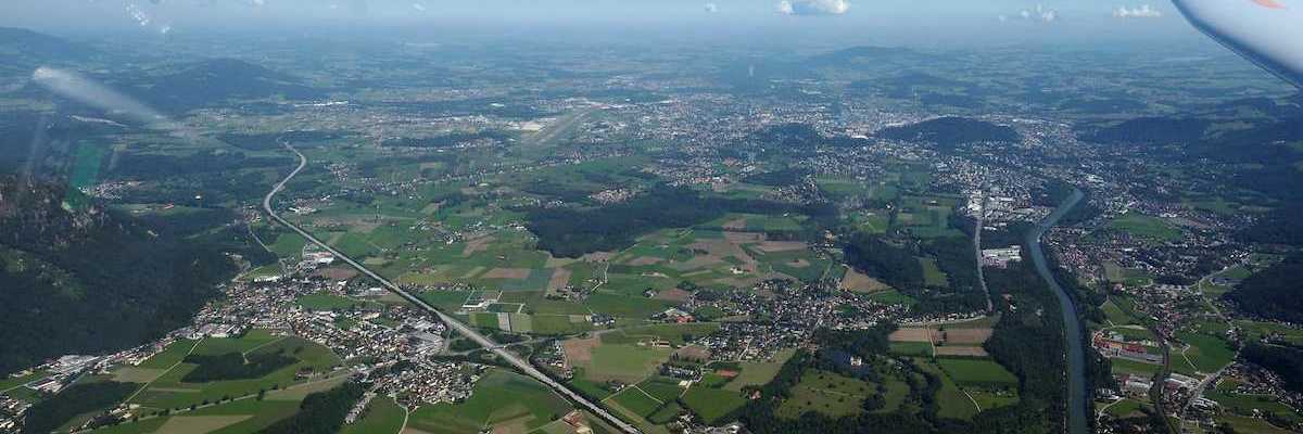 Flugwegposition um 08:09:43: Aufgenommen in der Nähe von Gemeinde Hallein, Hallein, Österreich in 1661 Meter